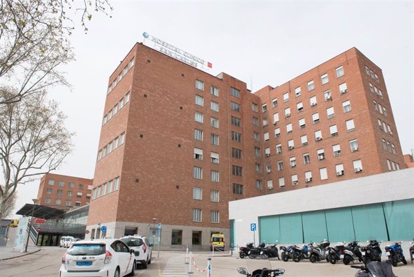 La Comunidad de Madrid investiga la vacunación de jubilados en el Hospital Clínico