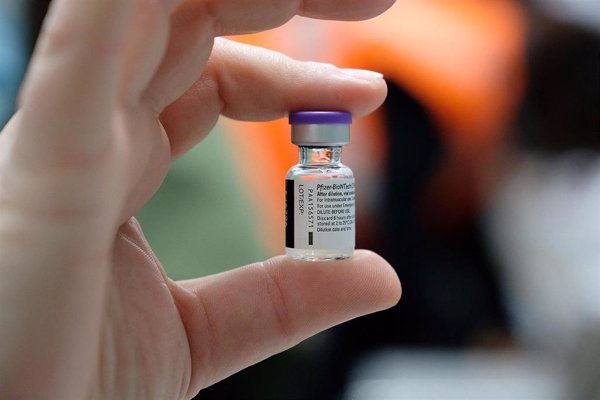 Pfizer aumentará el suministro el 15 de febrero tras retomar el envío de vacunas comprometidas con la UE