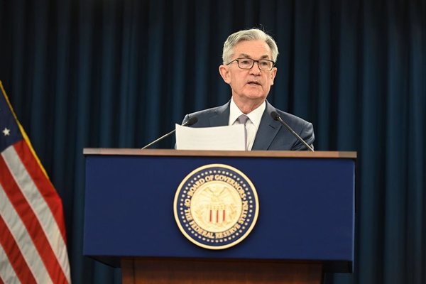 Powell aleja la normalización de la política monetaria ante la nueva oleada de la pandemia