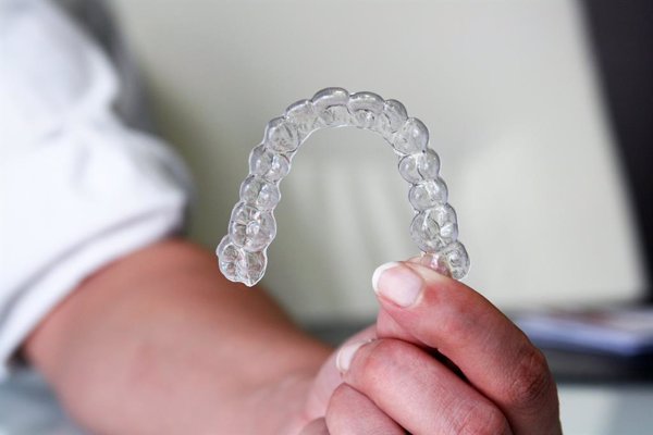 Los ortodoncistas advierten sobre la proliferación de tratamientos de alineadores transparentes sin supervisión adecuada