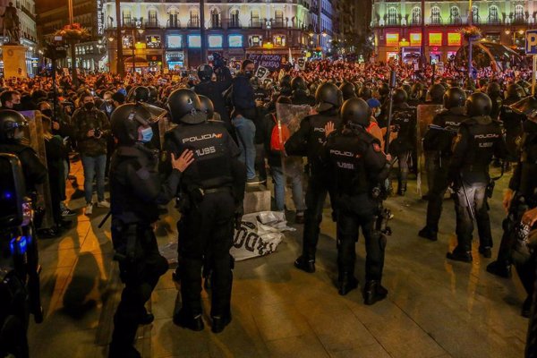 16 detenidos y varios heridos en las cargas y altercados durante la concentración en apoyo a Pablo Hasel en Madrid