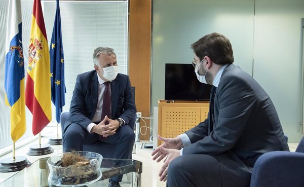 Torres analiza los fondos europeos y el certificado sanitario con el secretario de Estado de España Global