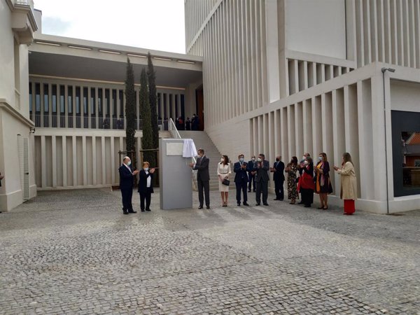 Los Reyes inauguran en Cáceres el Museo Helga de Alvear, un referente mundial del arte contemporáneo