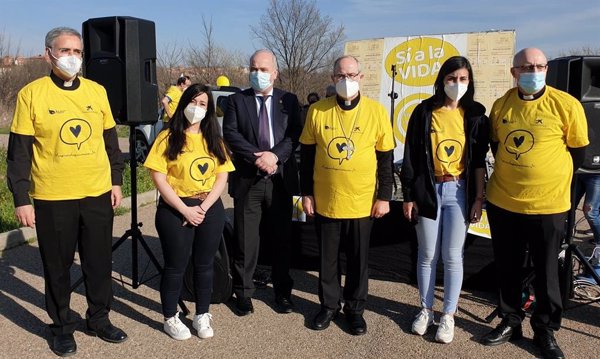 Unos 300 vehículos participan en las manifestaciones por el #SíalaVida en Toledo y Talavera de la Reina