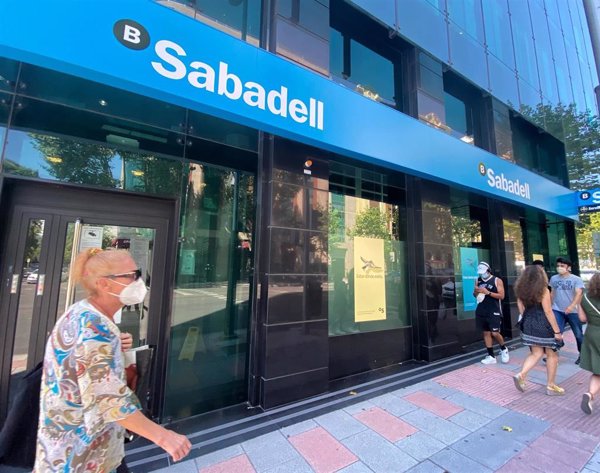 Casi 800 empleados de Banco Sabadell han salido ya de la entidad en el marco de su plan de ajuste