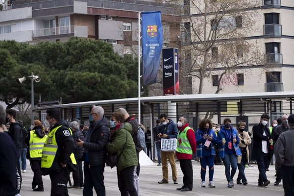 (Resumen) 55.611 socios votan en una jornada histórica en el FC Barcelona