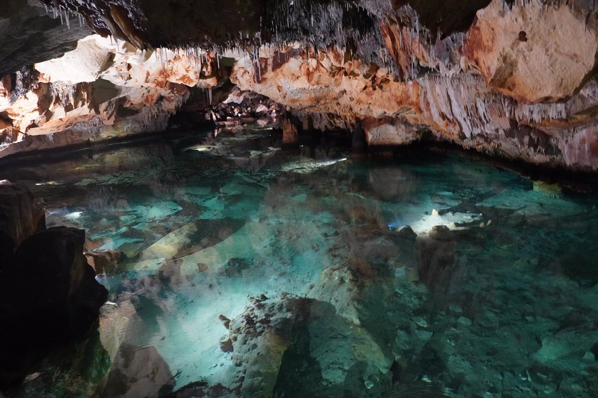 Inaugurada la Cova de S'Aigua de Cala Blanca en Menorca - Descubrir