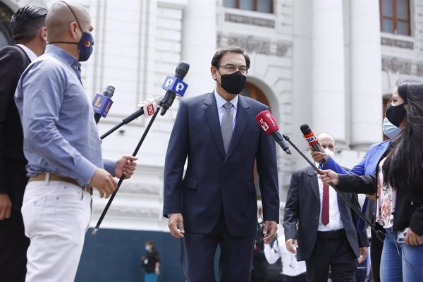 La Comisión del Congreso de Perú aprueba el informe que busca inhabilitar al expresidente Vizcarra