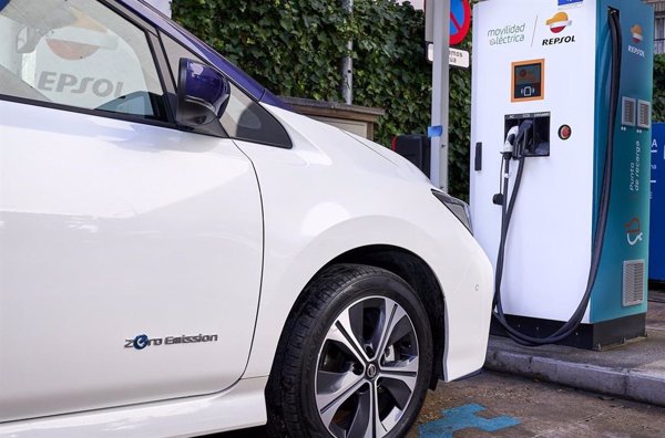 Repsol cuenta ya con una red de más de 300 puntos de recarga públicos para el coche eléctrico