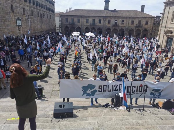Una multitudinaria manifestación en Santiago reivindica a Galicia como 