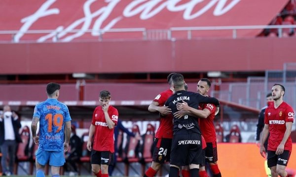 (Crónica) El Almería tropieza y el Mallorca acerca el ascenso directo