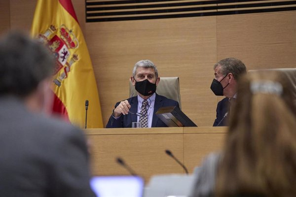 El Parlamento pide, con los votos de PP y Vox y la abstención del PSOE, recuperar los toros en directo en TVE