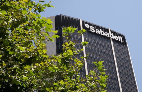 Sabadell baraja impulsar alrededor de 500 prejubilaciones en 2021, en línea con otros años