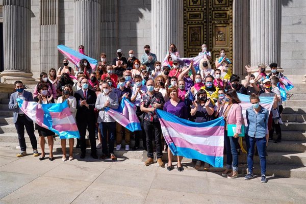 Organizaciones LGTBI urgen al Gobierno a desbloquear la Ley Trans tras el rechazo a su tramitación en el Congreso