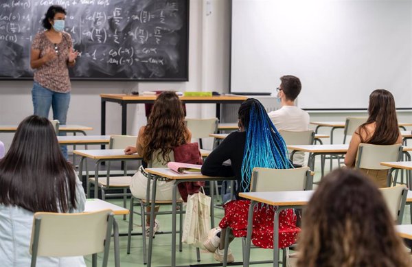 Cantabria cierra seis nuevas aulas y pone en cuarentena a otros 32 alumnos