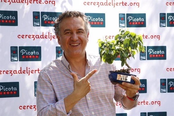 El periodista Roberto Brasero recibe el Premio a la Excelencia Picota del Jerte 2021