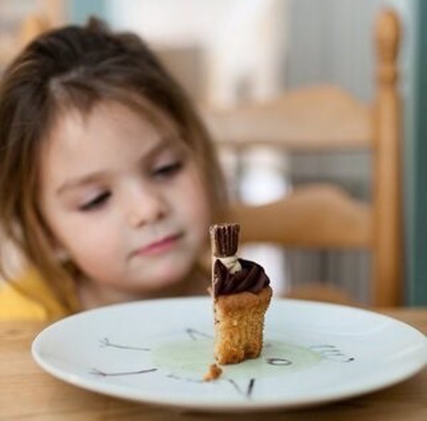 Un estudio alerta sobre la necesidad de reducir el consumo de alimentos hipercalóricos entre los niños españoles