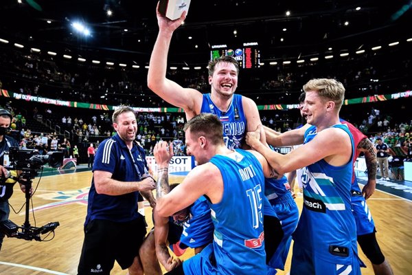 Doncic lleva a Eslovenia al grupo olímpico de España