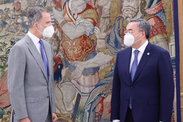 Felipe VI recibe al ministro de Asuntos Exteriores de la República de Kazajistán para tratar las relaciones bilaterales