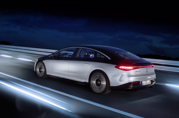 Mercedes-Benz anuncia que para 2025 todos sus nuevos modelos tendrán versión eléctrica