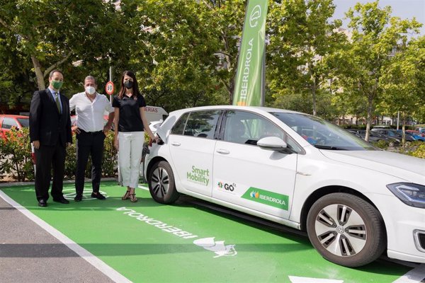 Iberdrola desplegará 23 puntos de recarga para coches eléctricos en los centros de GO fit en España