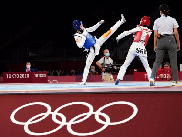 Adriana Cerezo y Adrián Vicente ganan sus primeros combates de taekwondo en Tokio