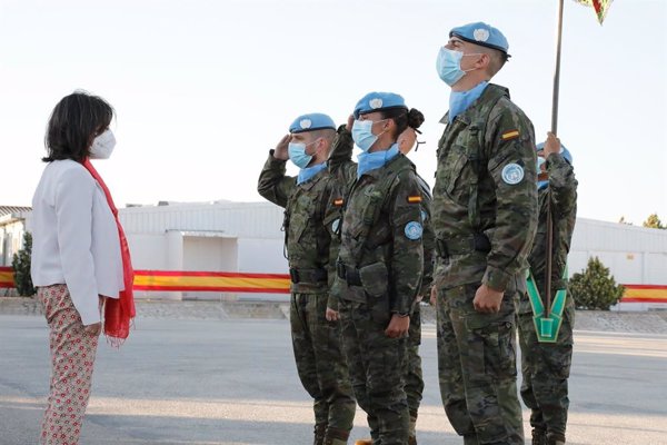Robles visita a las tropas españolas desplegadas en el Líbano cuando se cumplen 15 años de misión