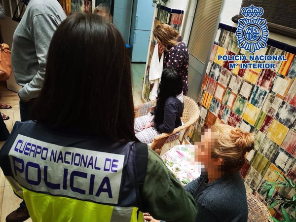 Policía y Guardia Civil rescataron en 2020 a más de 1.200 personas sometidas a explotación sexual o laboral en España