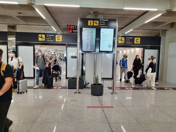 Los aeropuertos españoles operarán 15.763 vuelos este fin de semana en la operación salida
