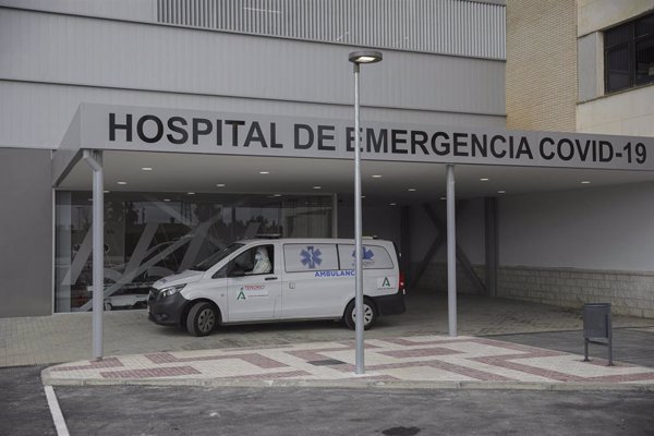 Andalucía baja 18 hospitalizados hasta 1.207, 235 más que el lunes pasado, y mantiene 223 en UCI