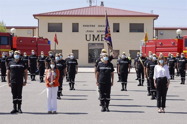 Margarita Robles visita la base de la UME en Zaragoza y resalta el trabajo de las Fuerzas Armadas 