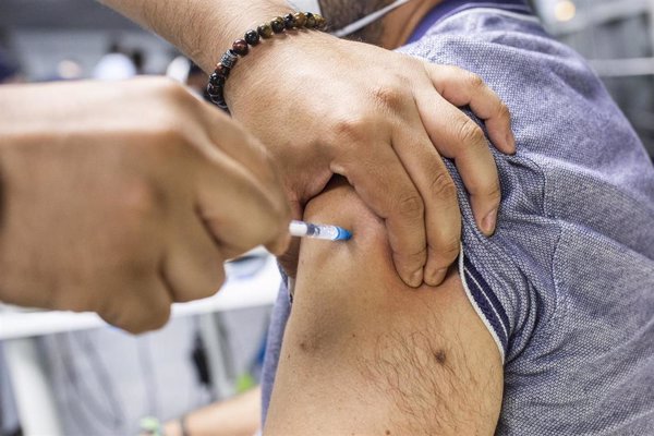 Baleares supera el 74 de personas con la primera dosis de la vacuna
