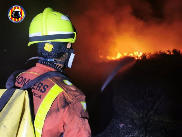 Interior monitoriza el episodio de altas temperaturas ante el riesgo extremo de incendios - Vimarsana News