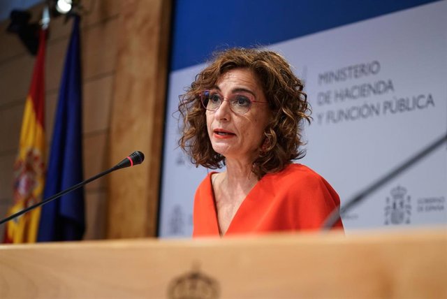 Montero pide a las eléctricas - Vimarsana News