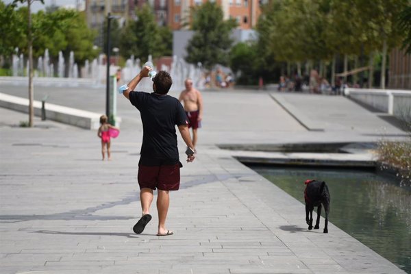 El calor extremo pone en alerta mañana a casi toda España, con máximas de 46ºC y aviso rojo en ocho provincias