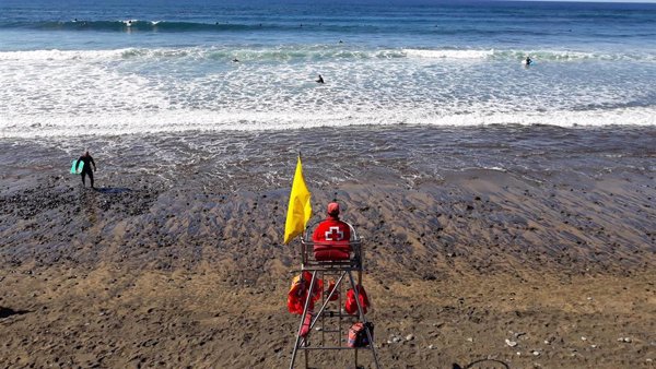 El tiempo soleado abundará hoy menos en el tercio este, con riesgo de lluvias y tormentas, y Canarias sigue con calor