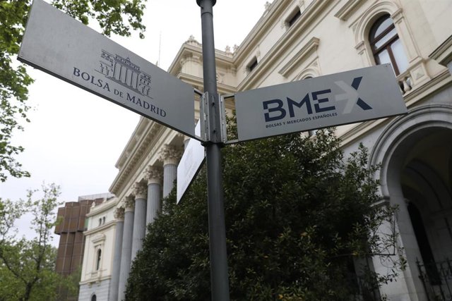 El Ibex 35 se desploma un 1,4% en la apertura y se aleja de nuevo de los 8.900 puntos - Vimarsana News
