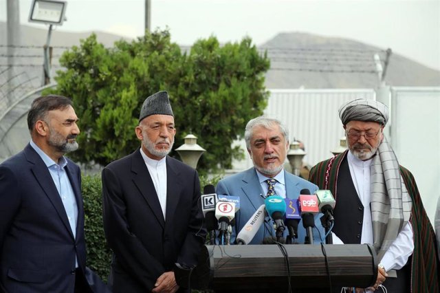 Los talibán se reúnen con Karzai y Abdulá para trazar un acuerdo político con vistas a un nuevo gobierno - Vimarsana News