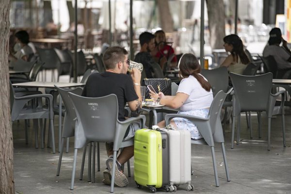 Sanidad notifica 10.072 casos y 190 muertes por COVID-19, con la incidencia bajando a 305