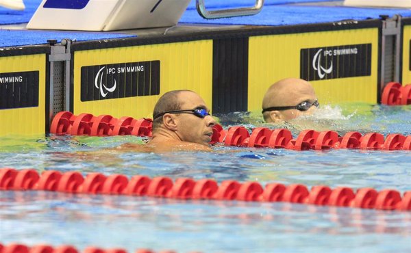 Torres, Sánchez, Tajuelo y el 4x100 estilos masculino se clasifican para las finales de la tarde