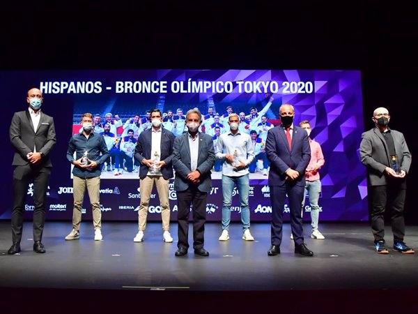 La gala del balonmano homenajea a los medallistas olímpicos y a las mejores de la Liga Guerreras Iberdrola