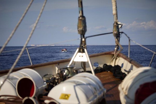 El barco de observación y vigilancia 'Astral', de la ONG 'Open Arms', regresa a Badalona por una avería