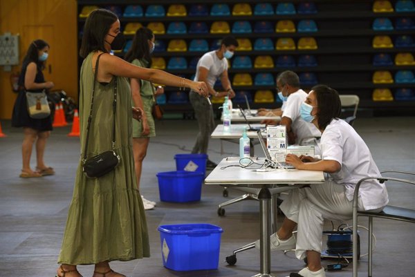 Galicia baja del centenar de contagios diarios por primera vez desde junio, aunque sube la presión hospitalaria