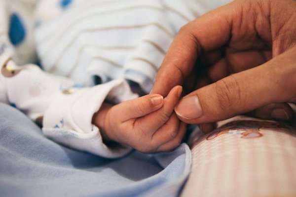 Los riesgos de la incompatibilidad RH materno-fetal son más comunes en embarazos posteriores al primero, según experto