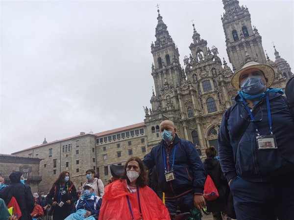 200 personas con daño cerebral y familiares realizan un tramo del Camino de Santiago para pedir 