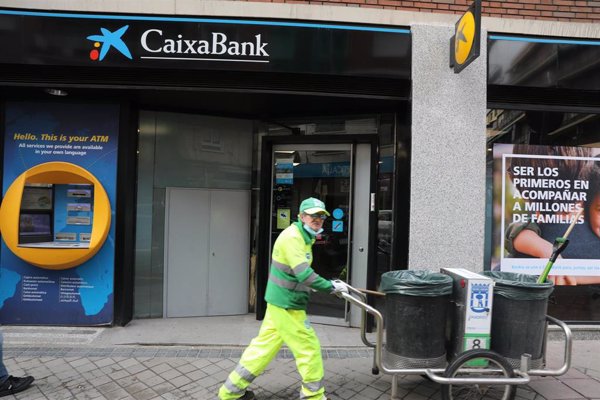 CaixaBank, condenado a devolver 52.000 euros a una empresa que invirtió en un bono de Abengoa