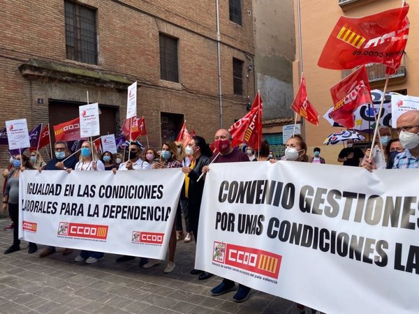 Trabajadores de la dependencia valencianos se concentran por 