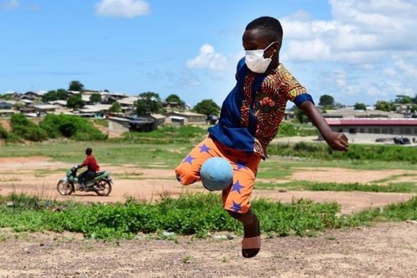 Fundació Barça y UNICEF investigan la mejora vital de niños con el deporte