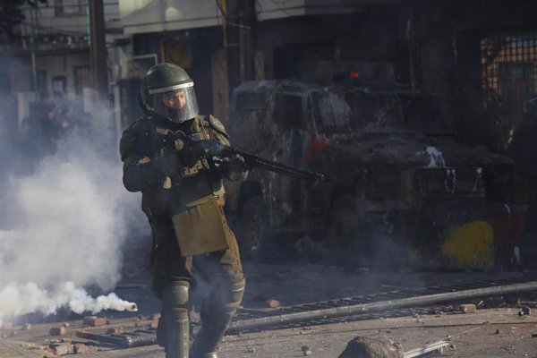 Los nuevos protocolos de Carabineros para controlar el orden público en protestas entran en vigor