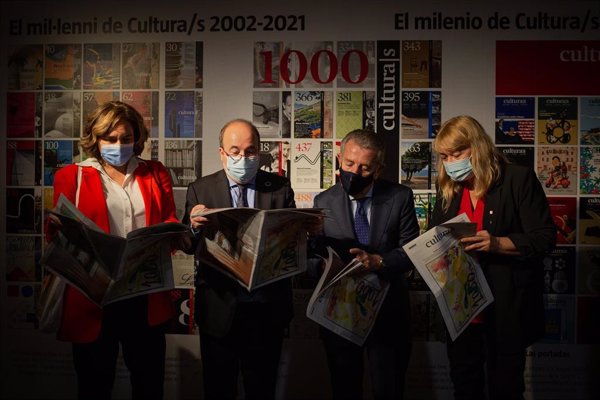 'Cultura/s' de La Vanguardia celebra 1.000 números con una exposición inaugurada por Iceta, Garriga y Colau